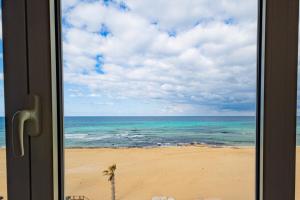 La finestra sul mare Erice beach