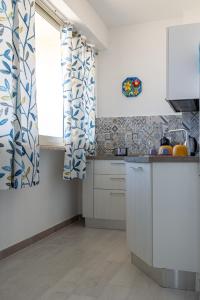 La finestra sul mare Erice beach