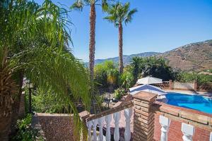 Maravillosa villa con piscina en Frigiliana AX-38F