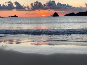 Aqua Beach House Sotoura - 1min walk to Sotoura Beach!