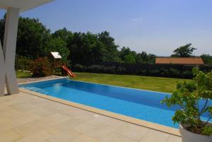 Villa Astera near Poreč for 8 people with infinity pool, whirlpool & sauna 