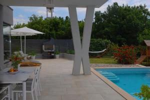 Villa Astera near Poreč for 8 people with infinity pool, whirlpool & sauna