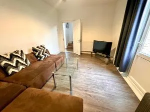 Great big 6 bedroom house in central Bedford - Clapham