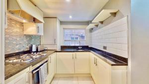 Bright & Spacious West London Gem