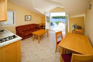 Apartments Illyrian Resort Milna - CIN08003-CYB