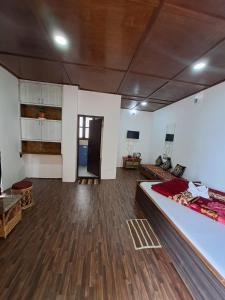 Great Eastern Valley Residency