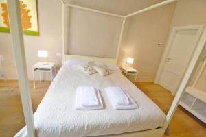 Keys of Italy - Albero 15 - Big and Small apt by Train station 2nd floor