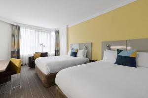 Standard Twin Room room in Novotel Sydney Central
