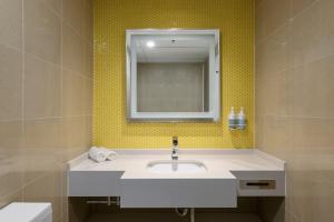 Superior Twin Room room in Novotel Sydney Central