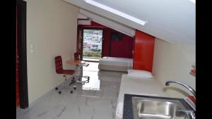 KYPRIOTIS LEONIDAS APARTMENTS