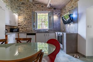 Mazet Pierre de Vers - Le Mas des Olivers Nîmes