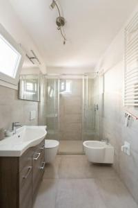 Keys of Italy - Maytreya - Albero 2 - Train station two bedroom flat 2nd floor