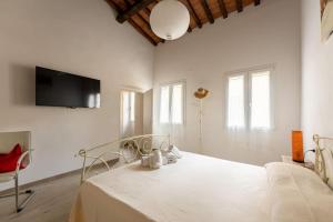 Keys of Italy - Maytreya - Albero 2 - Train station two bedroom flat 2nd floor