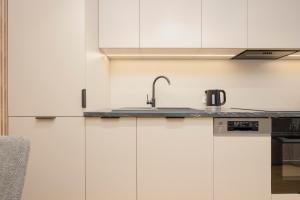 Comfortable Apartment Warsaw Wola & Balcony by Noclegi Renters