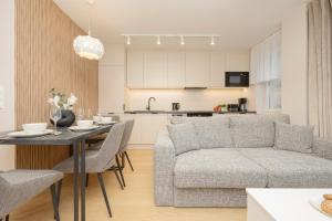 Comfortable Apartment Warsaw Wola & Balcony by Noclegi Renters