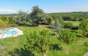 Maisons de vacances 4 Bedroom Amazing Home In Saint-gery : photos des chambres