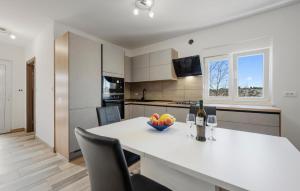 4 Bedroom Stunning Home In Skradin 