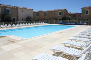 Agréable Gîte Climatisé dans Résidence Vacances avec Piscine Chauffée, situé dans le village de Mouriès, au cœur des Alpilles, 8 personnes ls1-290