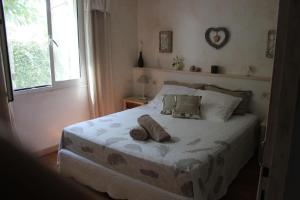 Villas family house with private pool in the heart of the village of le beaucet, at the foot of the ventoux - sleeps 8 : photos des chambres