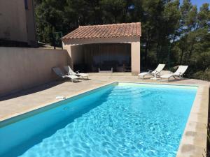 Maisons de vacances pretty gite with heated pool in cavaillon, beautiful view on the luberon mountains, 4 people. : photos des chambres