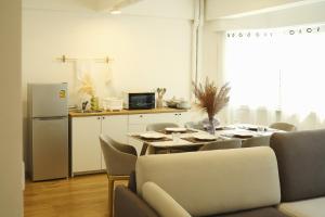 2BR Stylist Rare Find China Town