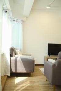 2BR Stylist Rare Find China Town