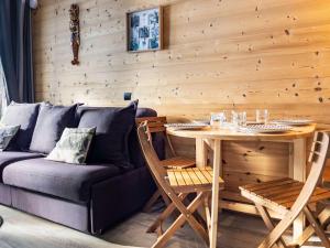 Val Thorens : Appartement 4 pers rénové avec balcon, local à ski, au pied des pistes - FR-1-637-70