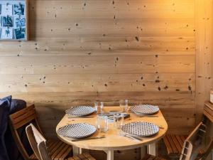 Val Thorens : Appartement 4 pers rénové avec balcon, local à ski, au pied des pistes - FR-1-637-70