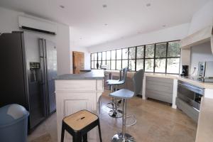 Maisons de vacances charming villa with heated swimming pool near eygalieres, in the heart of the regional natural park of the alpilles in provence – 8 people : photos des chambres