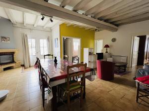 Maisons de vacances Maison individuelle 3 ch, jardin, cheminee, 6 pers - Louhossoa - FR-1-495-134 : photos des chambres