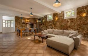 Amazing Home In Kolocep With Wifi 