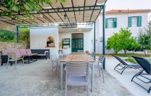 Amazing Home In Kolocep With Wifi 
