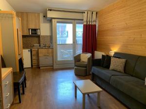 Appartements Studio 4 Pers avec Balcon et Wifi au Centre de Brides-les-Bains, Proche Thermes et Remontees Mecaniques - FR-1-512-278 : photos des chambres