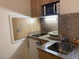 Appartements Studio 4 Pers avec Balcon et Wifi au Centre de Brides-les-Bains, Proche Thermes et Remontees Mecaniques - FR-1-512-278 : photos des chambres