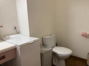 Appartements Studio 4 Pers avec Balcon et Wifi au Centre de Brides-les-Bains, Proche Thermes et Remontees Mecaniques - FR-1-512-278 : photos des chambres