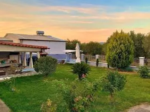 BLUE HOUSE - Karianí