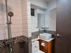 Cozy 2BR in BGC near golf course - B Fort TB