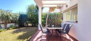 Tabarca - Chalet con jardín y piscina comunitaria