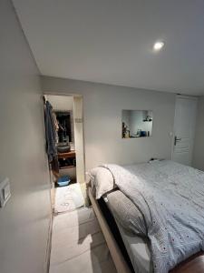 Maisons d'hotes Appartement acces independant Mi-sol de maison : photos des chambres