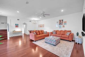 Center Grove - Lush & Spacious & New - 3 Bedrooms