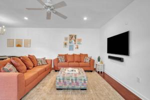 Center Grove - Lush & Spacious & New - 3 Bedrooms