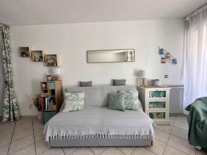 HYEBOUG Appartement pour 4 personnes dans résidence avec piscine situé sur le port dHyères