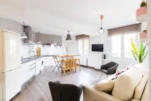 AkomodaT en apartamento luminoso junto al paseo de la ría - Alonsotegi