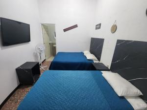 Feathers Hotel & Lounge