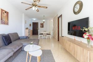 3 bedroom apt close to the beach