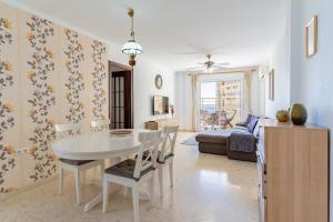 3 bedroom apt close to the beach