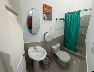 Feathers Hotel & Lounge