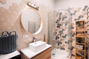 Harmony apartment9 guests4 BR Riga Old Town