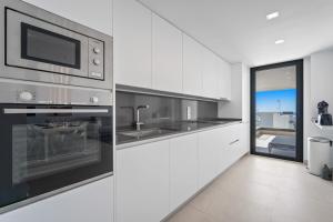 Apartment with sea view and gym