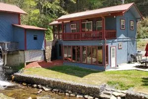Waterwheel Cabin by the Creek - Hayesville